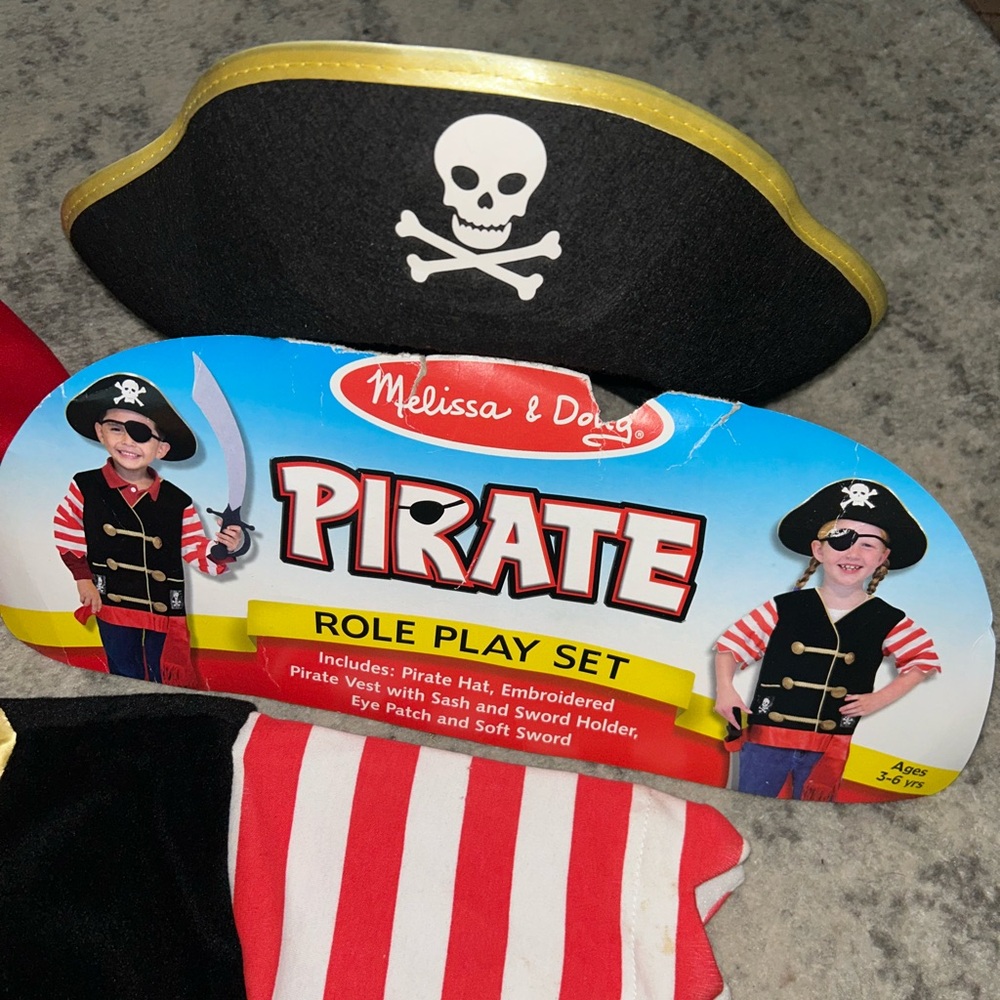 Melissa & Doug Pirate Role Play Halloween Costume size 3 to 6 unisex - Picture 2 of 7